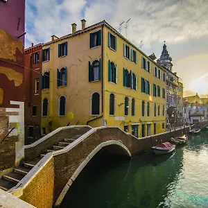 Le Marie 2*, Venice Italy
